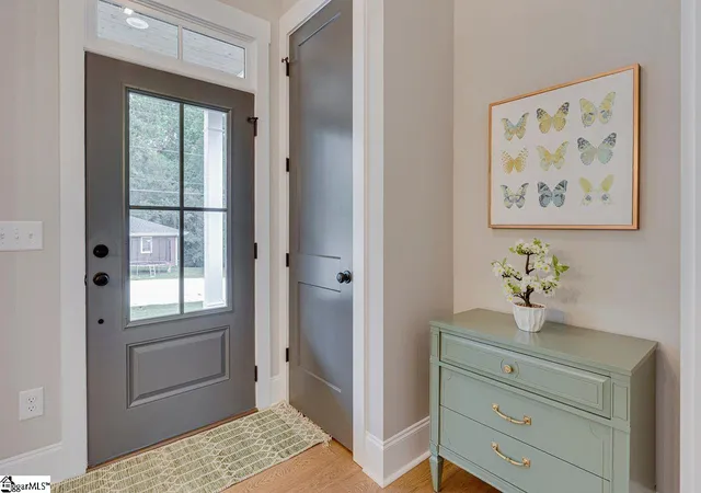 Photo 2 of Single family home for sale at 204 Forest Park Dr, Simpsonville, SC 29681 | MLS# 1602167 | Listing updated on 2026-08-27