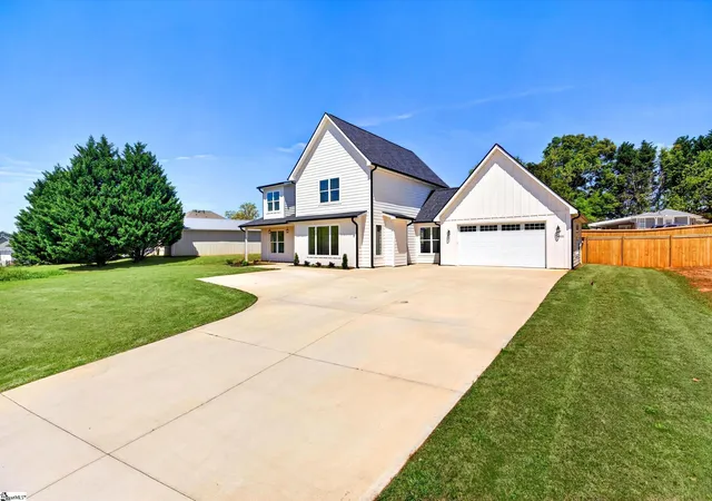 Photo 3 of Single family home for sale at 3400 Pennington Rd, Greer, SC 29651 | MLS# 1586976 | Listing updated on 2026-08-03