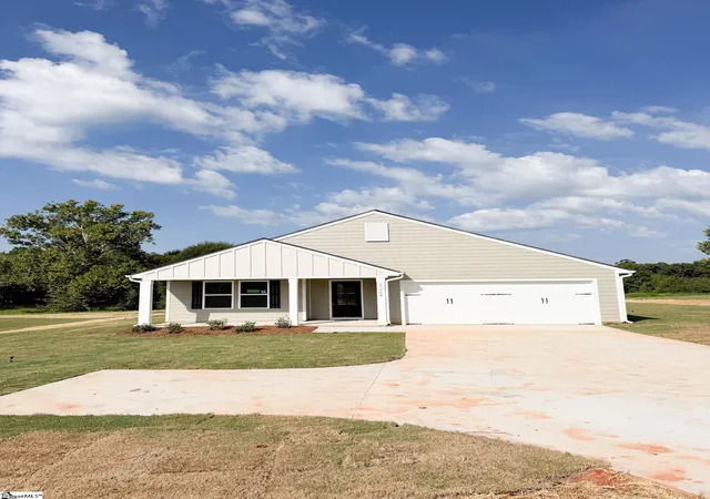 Photo 1 of Single family home for sale at 17964 Hwy 101 S, Gray Court, SC 29645 | MLS# 1591314 | Listing updated on 2026-09-17