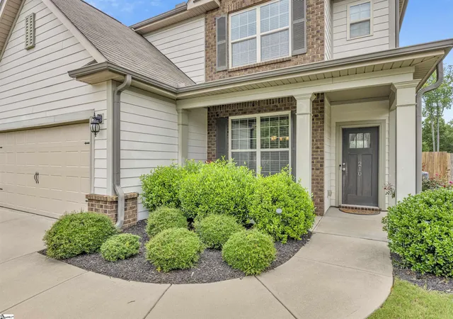 Photo 2 of Single family home for sale at 210 Redmont Ct, Simpsonville, SC 29680 | MLS# 1598862 | Listing updated on 2026-08-11