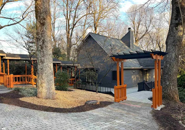 Photo 3 of Single family home for sale at 700 Altamont Rd, Greenville, SC 29609 | MLS# 1577239 | Listing updated on 2026-06-01
