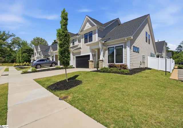 Photo 3 of Townhouse for sale at 400 Water Garden Pl, Simpsonville, SC 29681 | MLS# 1588415 | Listing updated on 2026-09-12
