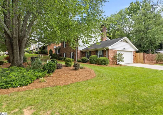 Photo 2 of Single family home for sale at 113 Abingdon Wy, Greenville, SC 29615 | MLS# 1596096 | Listing updated on 2026-09-15