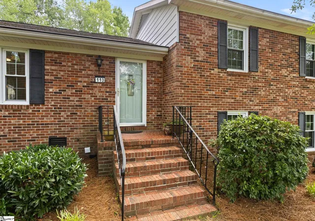 Photo 3 of Single family home for sale at 113 Abingdon Wy, Greenville, SC 29615 | MLS# 1596096 | Listing updated on 2026-09-15