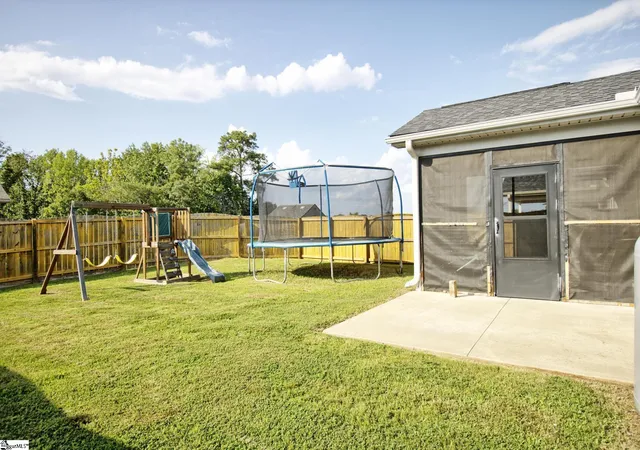 Photo 2 of Sale Pending at 624 Parkway Village Rd, Boiling Springs, SC 29316 | MLS# 1601201 | Listing updated on 2026-08-25