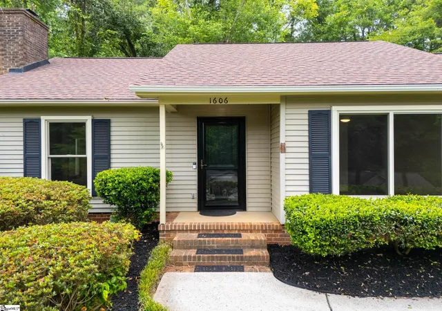 Homes for sale in Taylors, SC | 1606 Winding Wy, Taylors, SC 29687 | MLS# 1591630