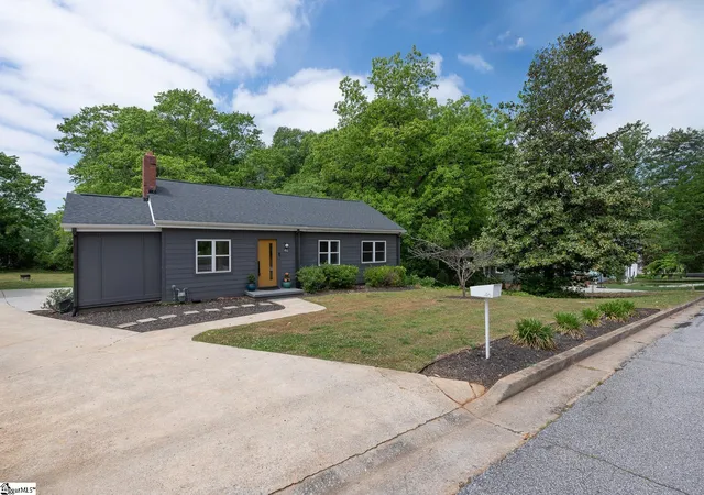 2nd image of 46 Briarcliff Dr, Greenville, SC 29607 | MLS# 1589857