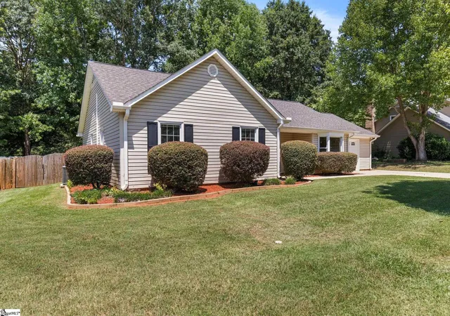 Photo 2 of Single family home for sale at 201 Lynchester Rd Rd, Greenville, SC 29615 | MLS# 1599686 | Listing updated on 2026-09-02