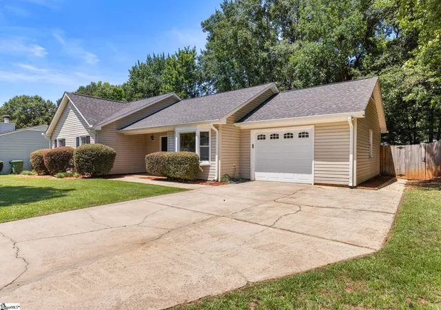 Photo 2 of Single family home for sale at 201 Lynchester Rd Rd, Greenville, SC 29615 | MLS# 1599686 | Listing updated on 2026-09-02