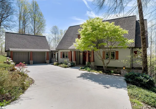 Photo 1 of Single family home for sale at 33 Witch Hazel Trl, Landrum, SC 29356 | MLS# 1588259 | Listing updated on 2026-09-18