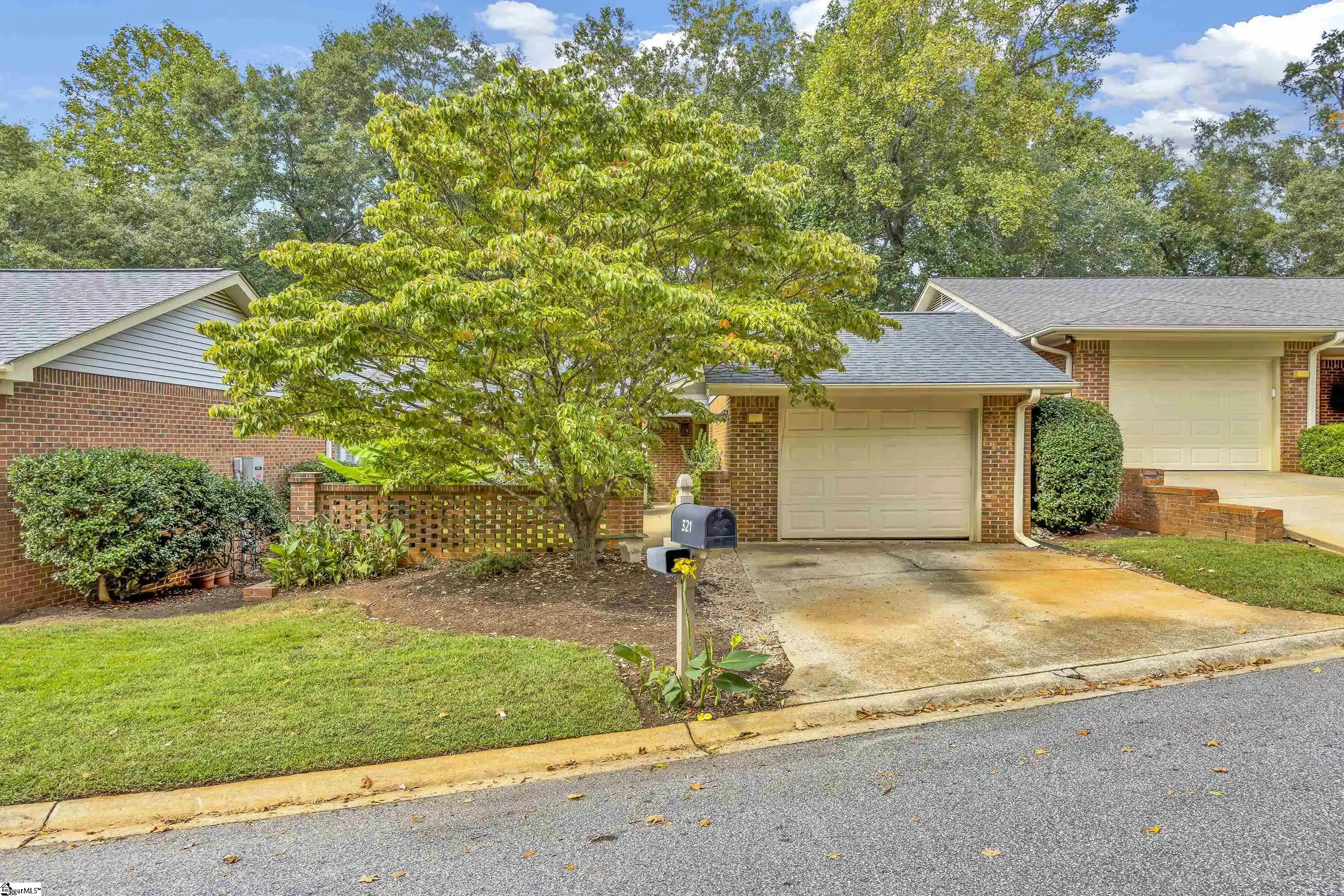 Photo 1 of Single family home for sale at 321 Mockingbird Hl, Greenville, SC 29605 | MLS# 1606216 | Listing updated on 2026-10-21