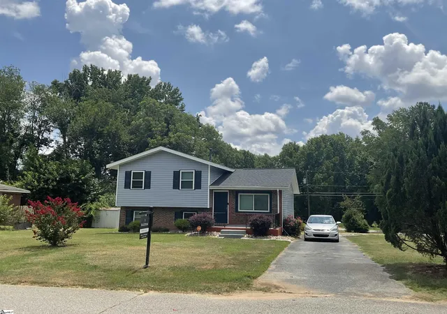 Photo 1 of Single family home for sale at 407 Old Farm Rd, Moore, SC 29369 | MLS# 1593581 | Listing updated on 2026-07-07