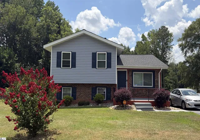 Photo 2 of Single family home for sale at 407 Old Farm Rd, Moore, SC 29369 | MLS# 1593581 | Listing updated on 2026-07-07