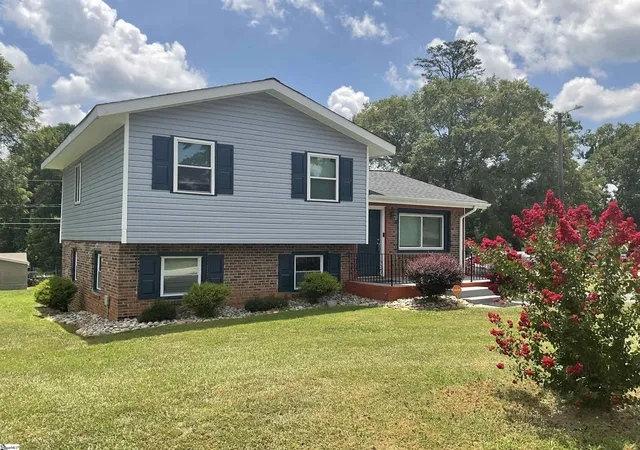 Photo 3 of Single family home for sale at 407 Old Farm Rd, Moore, SC 29369 | MLS# 1593581 | Listing updated on 2026-07-07