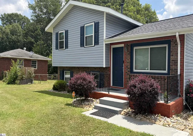 Photo 3 of Single family home for sale at 407 Old Farm Rd, Moore, SC 29369 | MLS# 1593581 | Listing updated on 2026-07-07