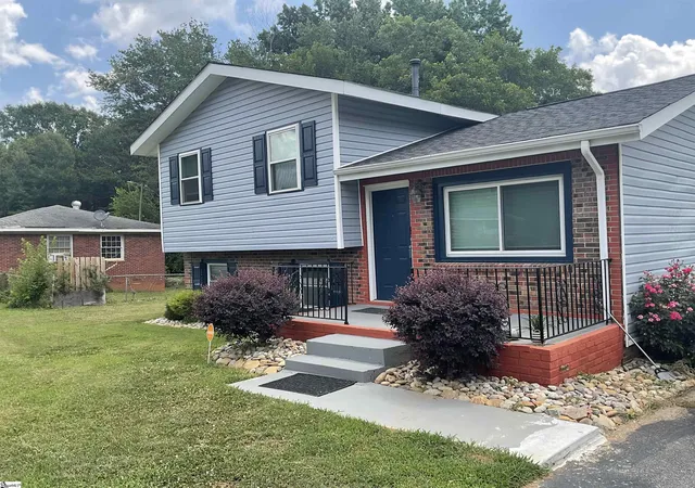 Photo 4 of Single family home for sale at 407 Old Farm Rd, Moore, SC 29369 | MLS# 1593581 | Listing updated on 2026-07-07