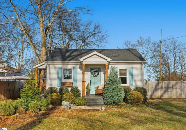 Photo 1 of Single family home for sale at 9 Beatrice St, Greenville, SC 29611 | MLS# 1594356 | Listing updated on 2026-08-29