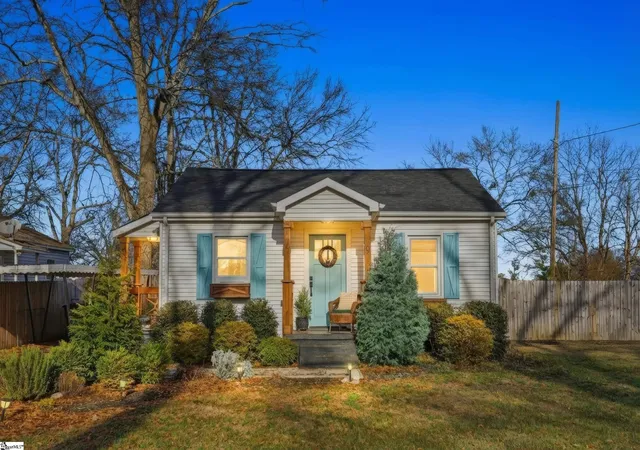 Photo 2 of Single family home for sale at 9 Beatrice St, Greenville, SC 29611 | MLS# 1594356 | Listing updated on 2026-08-29