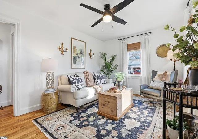 Photo 4 of Single family home for sale at 9 Beatrice St, Greenville, SC 29611 | MLS# 1594356 | Listing updated on 2026-08-29