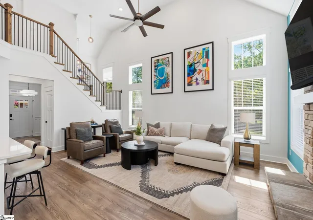 Photo 3 of Single family home for sale at 9 Compton Dr, Greenville, SC 29615 | MLS# 1589492 | Listing updated on 2026-07-31