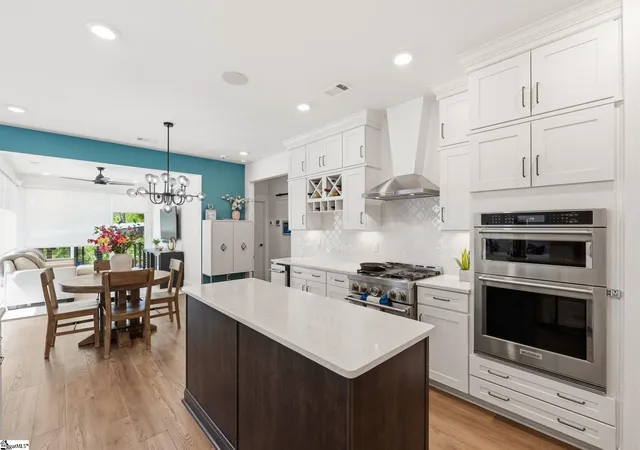 Photo 3 of Single family home for sale at 9 Compton Dr, Greenville, SC 29615 | MLS# 1589492 | Listing updated on 2026-07-31