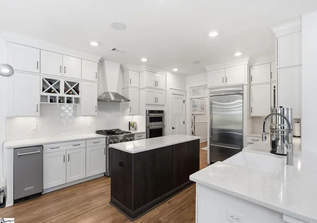 Photo 4 of Single family home for sale at 9 Compton Dr, Greenville, SC 29615 | MLS# 1589492 | Listing updated on 2026-07-31