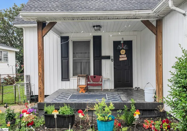 Photo 3 of Single family home for sale at 6 Webb St, Greenville, SC 29605 | MLS# 1594434 | Listing updated on 2026-08-26