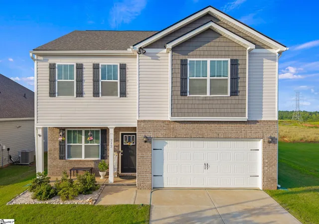 Photo 2 of Single family home for sale at 212 Emerald Creek Ave, Greer, SC 29651 | MLS# 1601042 | Listing updated on 2026-08-21
