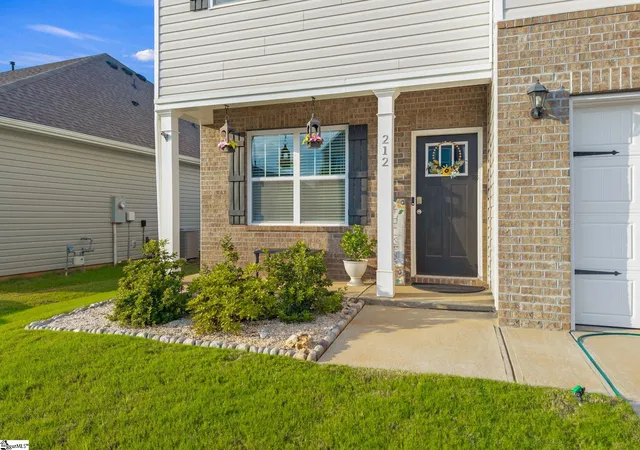 Photo 3 of Single family home for sale at 212 Emerald Creek Ave, Greer, SC 29651 | MLS# 1601042 | Listing updated on 2026-09-16