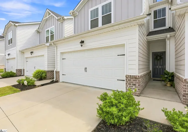 Photo 2 of Townhouse for sale at 26 Centimeters Dr, Mauldin, SC 29662 | MLS# 1601730 | Listing updated on 2026-08-27