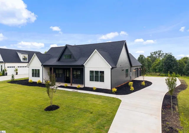 3rd image of 3392 Fairview Rd, Fountain Inn, SC 29644 | MLS# 1596648