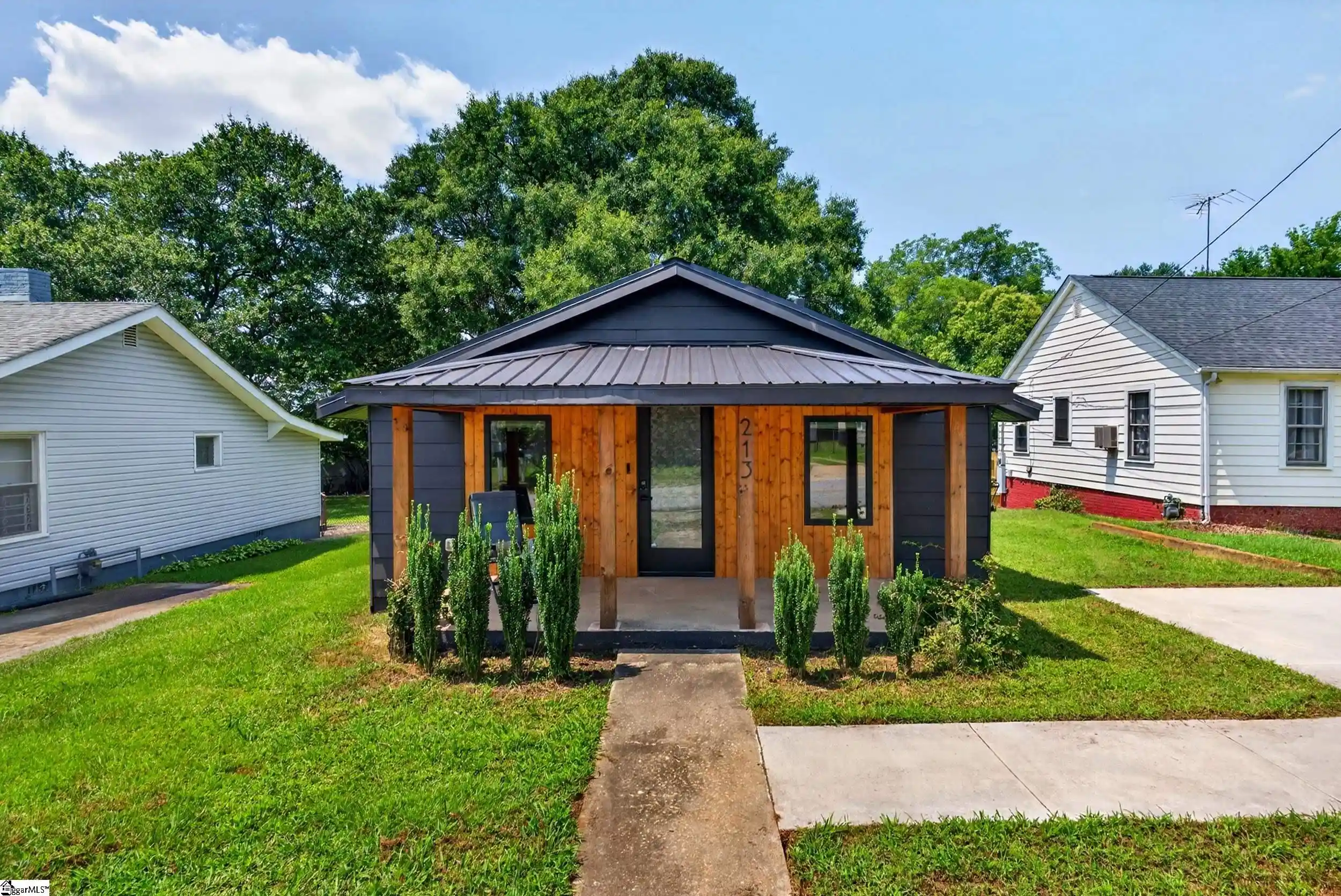Photo 1 of Single family home for sale at 213 Crestone Dr, Greenville, SC 29611 | MLS# 1606719 | Listing updated on 2026-10-15