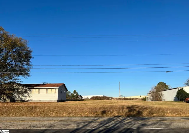 Photo 4 of Sale Pending at 511 Broadcast Dr, Spartanburg, SC 29303 | MLS# 1585028 | Listing updated on 2026-08-30