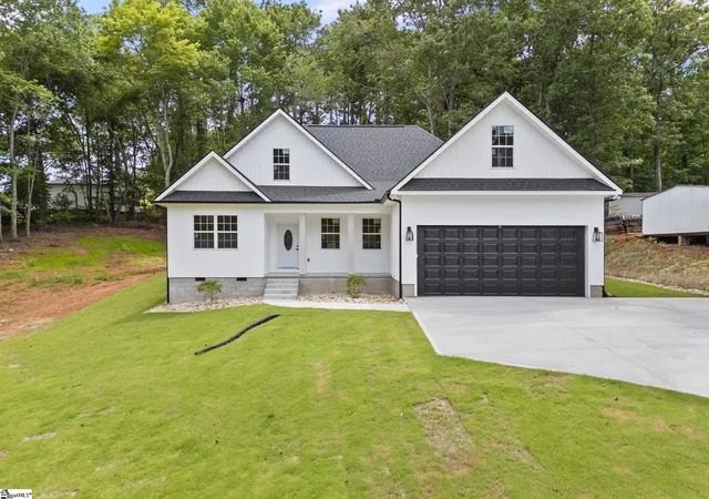 Homes for sale in Pickens, SC | 207 Eastview Dr, Pickens, SC 29671 | MLS# 1596052