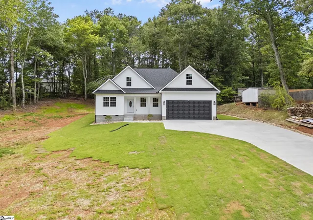 Homes for sale in Pickens, SC | 207 Eastview Dr, Pickens, SC 29671 | MLS# 1596052