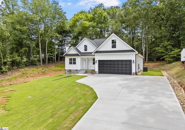 Homes for sale in Pickens, SC | 207 Eastview Dr, Pickens, SC 29671 | MLS# 1596052