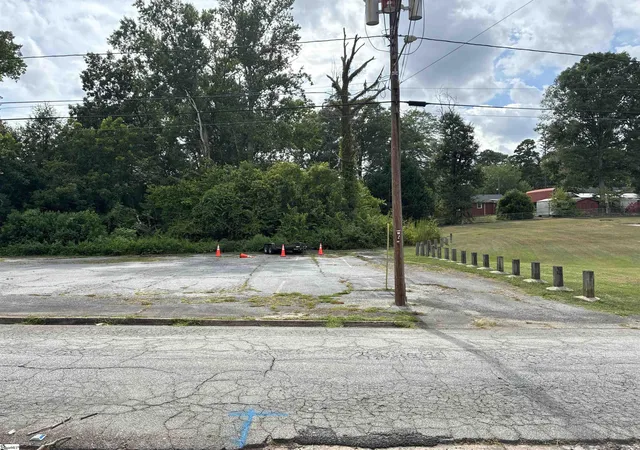 Photo 1 of Land for sale at 00 Oakwood Dr, Laurens, SC 29360 | MLS# 1598772 | Listing updated on 2026-08-31