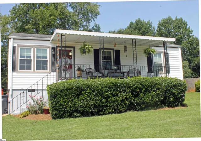 Photo 1 of Single family home for sale at 31 Racine Ct, Greenville, SC 29617 | MLS# 1600891 | Listing updated on 2026-08-25