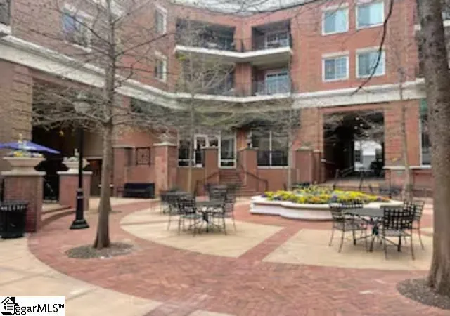 2nd image of 10 E Washington St, Greenville, SC 29601