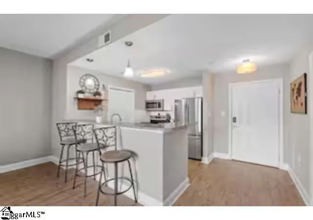 5th image of 10 E Washington St, Greenville, SC 29601
