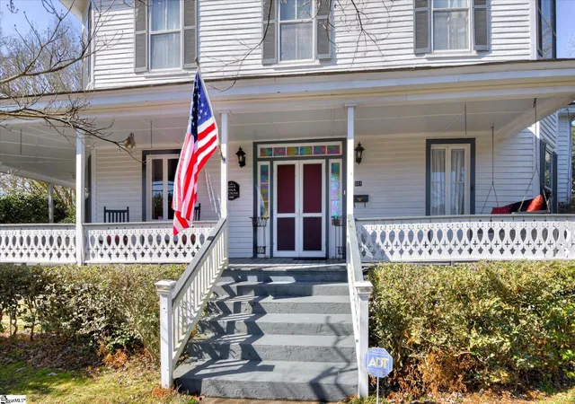 Photo 2 of Single family home for sale at 501 Buncombe St, Edgefield, SC 29824 | MLS# 1559501 | Listing updated on 2026-06-30