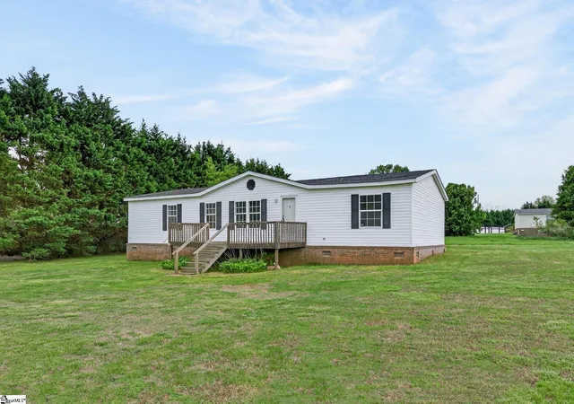 Homes for sale in Seneca, SC | 9122 West Oak Hwy, Seneca, SC 29678 | MLS# 1589082