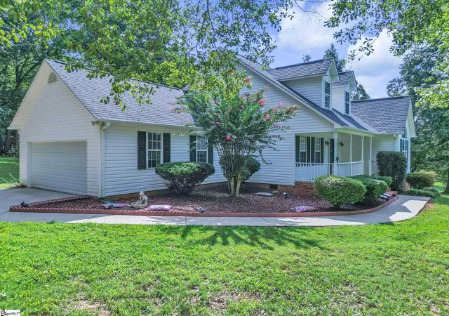 Photo 2 of Single family home for sale at 231 Lauren Hope Ln, Moore, SC 29369 | MLS# 1602436 | Listing updated on 2026-08-31