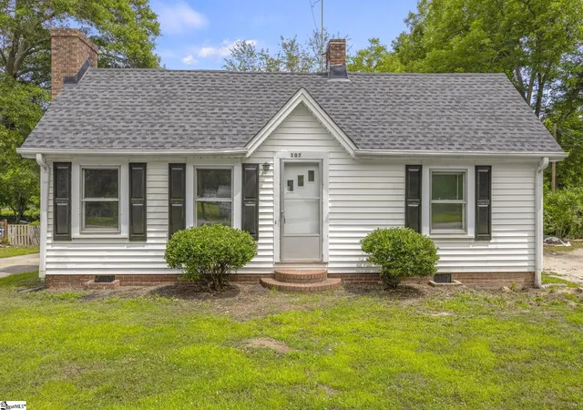 Photo 2 of Single family home for sale at 107 W Marion Rd, Greenville, SC 29617 | MLS# 1596161 | Listing updated on 2026-08-11