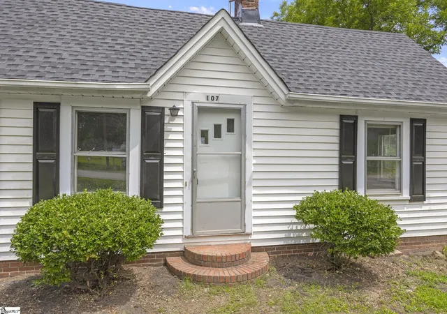 Photo 4 of Single family home for sale at 107 W Marion Rd, Greenville, SC 29617 | MLS# 1596161 | Listing updated on 2026-08-11