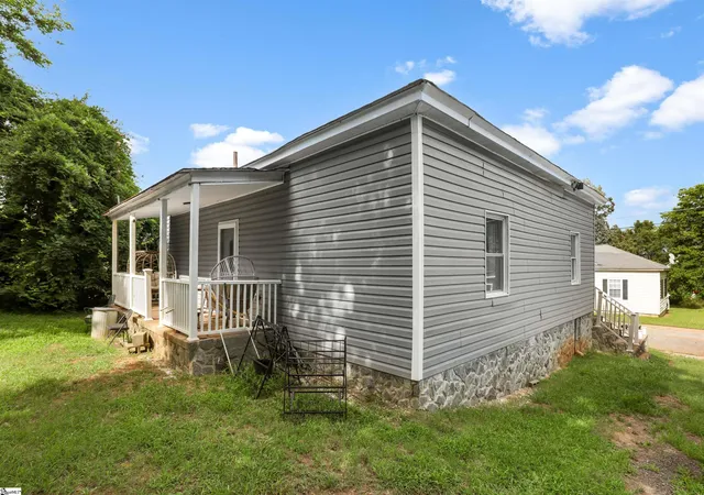 Photo 3 of Single family home for sale at 38 3Rd Ave, Greenville, SC 29611 | MLS# 1601726 | Listing updated on 2026-08-29