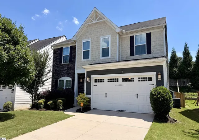 Photo 3 of Single family home for sale at 420 Fieldsview Ln, Simpsonville, SC 29681 | MLS# 1589221 | Listing updated on 2026-10-27