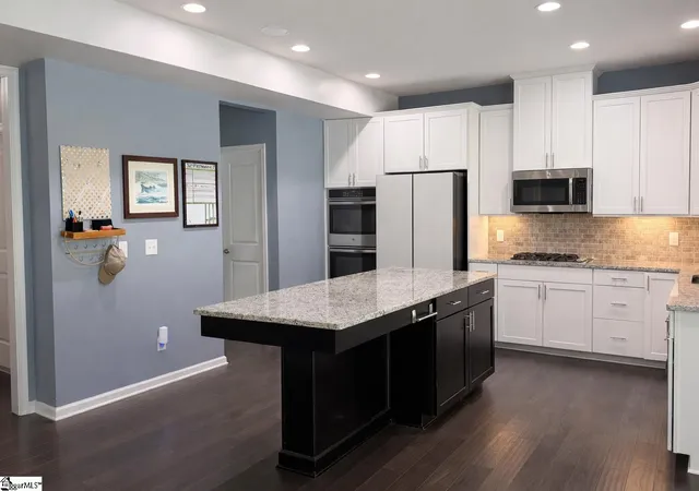 Photo 4 of Single family home for sale at 420 Fieldsview Ln, Simpsonville, SC 29681 | MLS# 1589221 | Listing updated on 2026-10-27