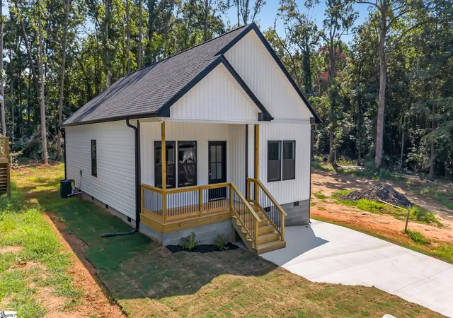 Photo 1 of Single family home for sale at 123 Wolf King Wy, Woodruff, SC 29388 | MLS# 1600642 | Listing updated on 2026-09-24