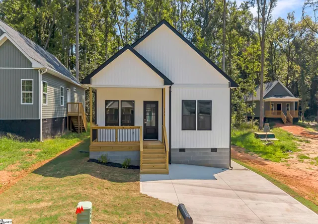 Photo 3 of Single family home for sale at 123 Wolf King Wy, Woodruff, SC 29388 | MLS# 1600642 | Listing updated on 2026-09-24